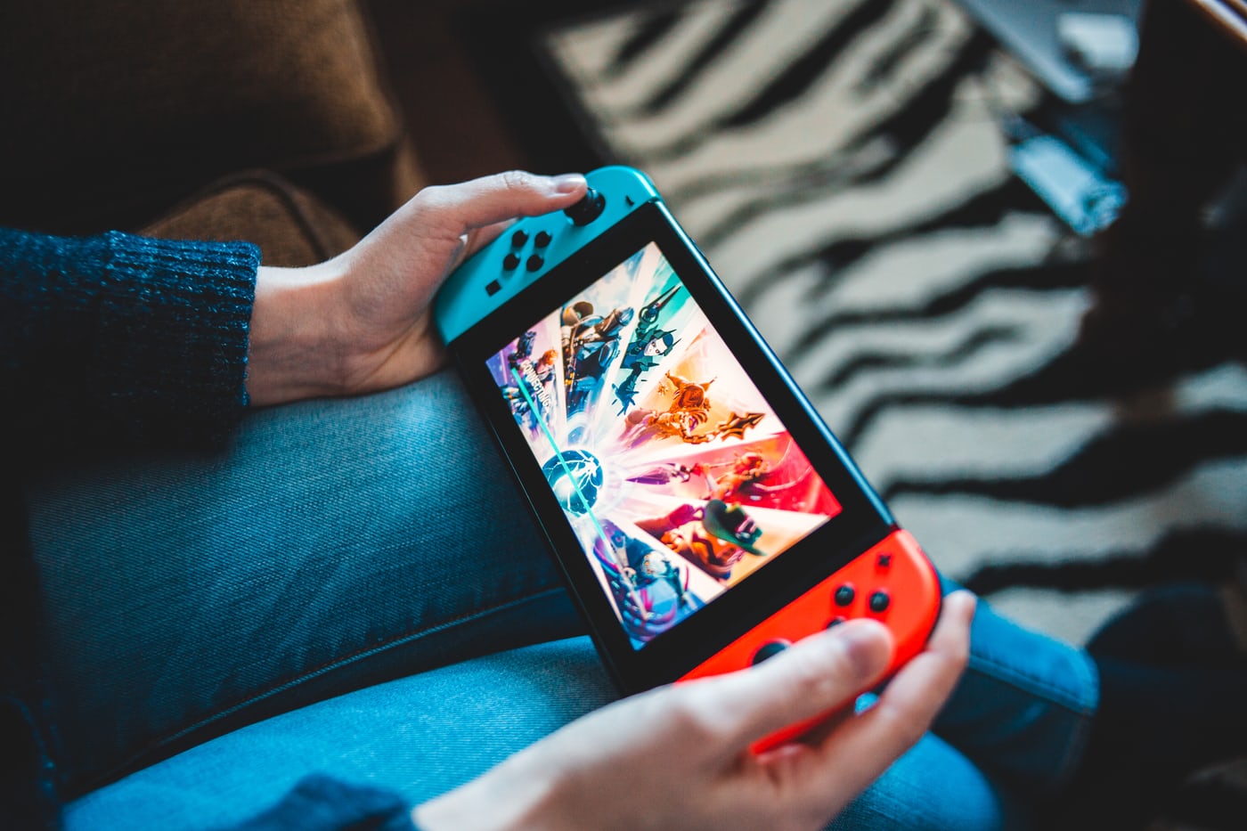 niño jungando nintendo switch