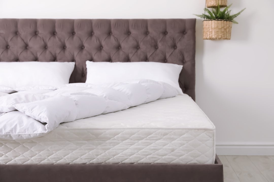 Cama en habitación