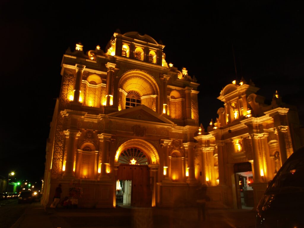 La Vida Nocturna en Antigua Guatemala La Vida Nocturna en Antigua Guatemala
