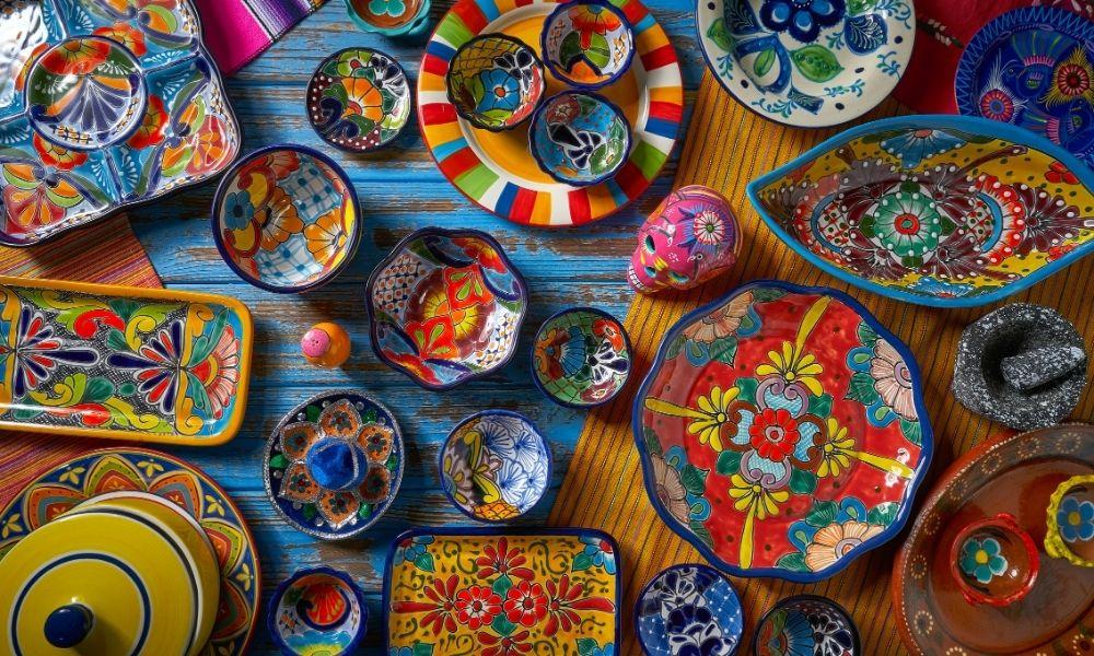 Artesanías Guatemaltecas: Tejidos y Cerámica
