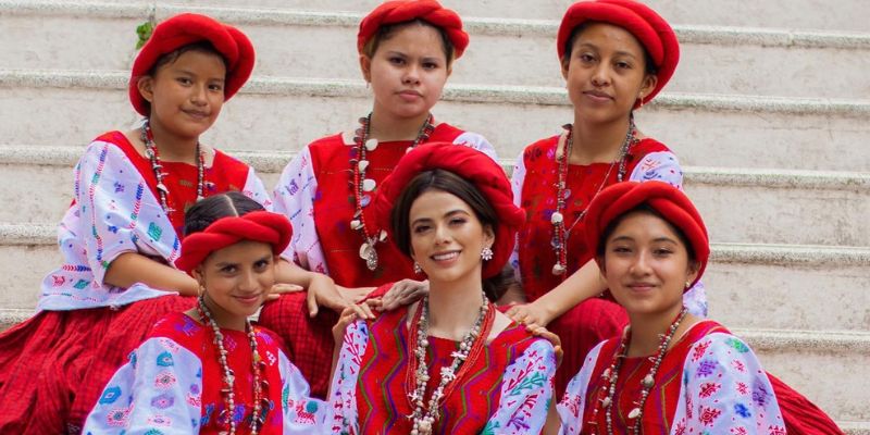 El Traje Típico Guatemalteco: Color y Tradición El Traje Típico Guatemalteco: Color y Tradición