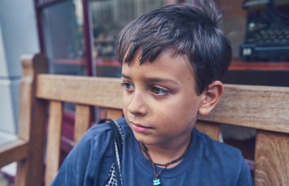 Niño en escuela rural