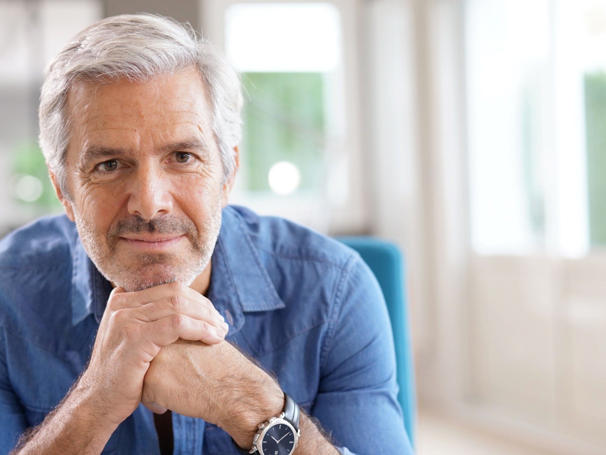 hombre de 60 años
